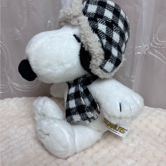 Peanuts Snoopy Beagle League Crewneck Sweatshirt Unisex M, and Snoopy Plush Toy - Picture 12 of 14